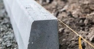 Установка бордюров для тротуарной плитки в Стрежевом - цена от 816 руб.