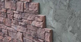 Качественная отделка цоколя фундамента снаружи в Стрежевом в октябре