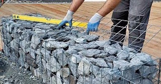Устройство подпорной стенки из габионов в Стрежевом в октябре